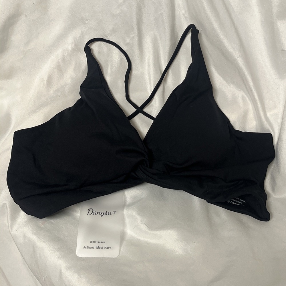 NWT Danysu Cross back Pyramid Open Back Sports Bra Size XL